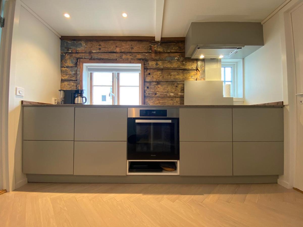 Entire Renovated Apartment From 1780 With Kitchen, Bath, Bedroom, And Living Room In Skuteviken Bergen Kültér fotó