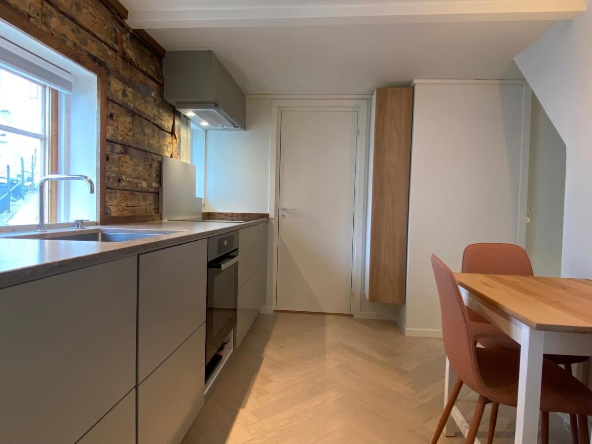 Entire Renovated Apartment From 1780 With Kitchen, Bath, Bedroom, And Living Room In Skuteviken Bergen Kültér fotó
