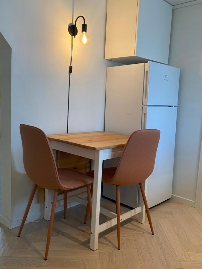 Entire Renovated Apartment From 1780 With Kitchen, Bath, Bedroom, And Living Room In Skuteviken Bergen Kültér fotó