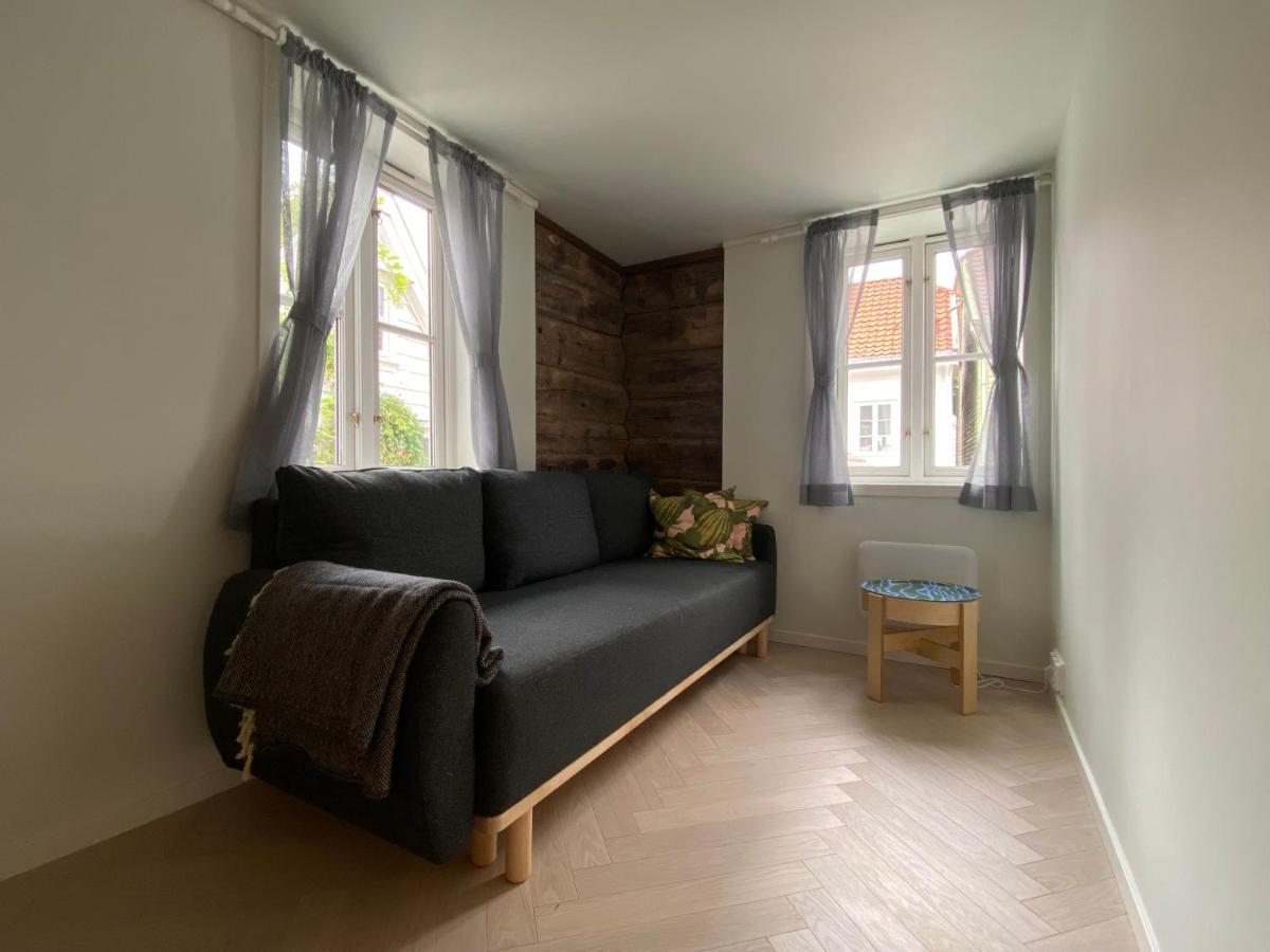 Entire Renovated Apartment From 1780 With Kitchen, Bath, Bedroom, And Living Room In Skuteviken Bergen Kültér fotó