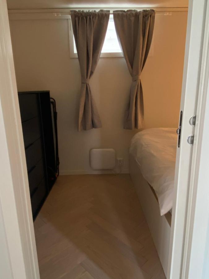 Entire Renovated Apartment From 1780 With Kitchen, Bath, Bedroom, And Living Room In Skuteviken Bergen Kültér fotó