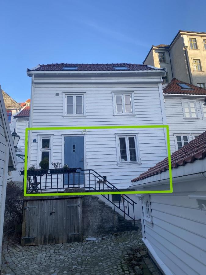Entire Renovated Apartment From 1780 With Kitchen, Bath, Bedroom, And Living Room In Skuteviken Bergen Kültér fotó